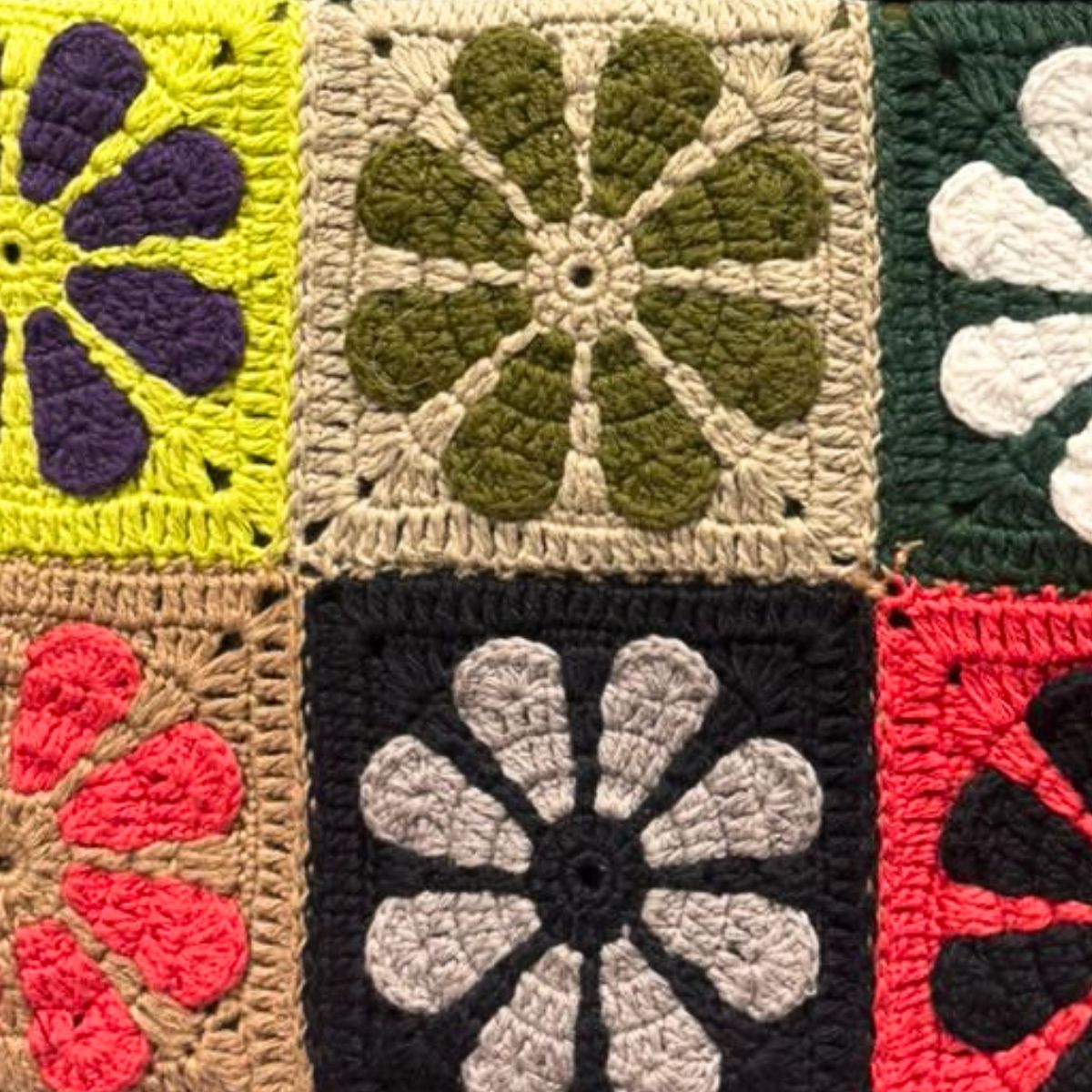 Handmade Boho Floral Crochet Laptop Sleeve – Vintage Granny Square Padded Case for 13-14 inch Laptops – Vibrant Multi-Color Artisanal Protective Cover - Image 3