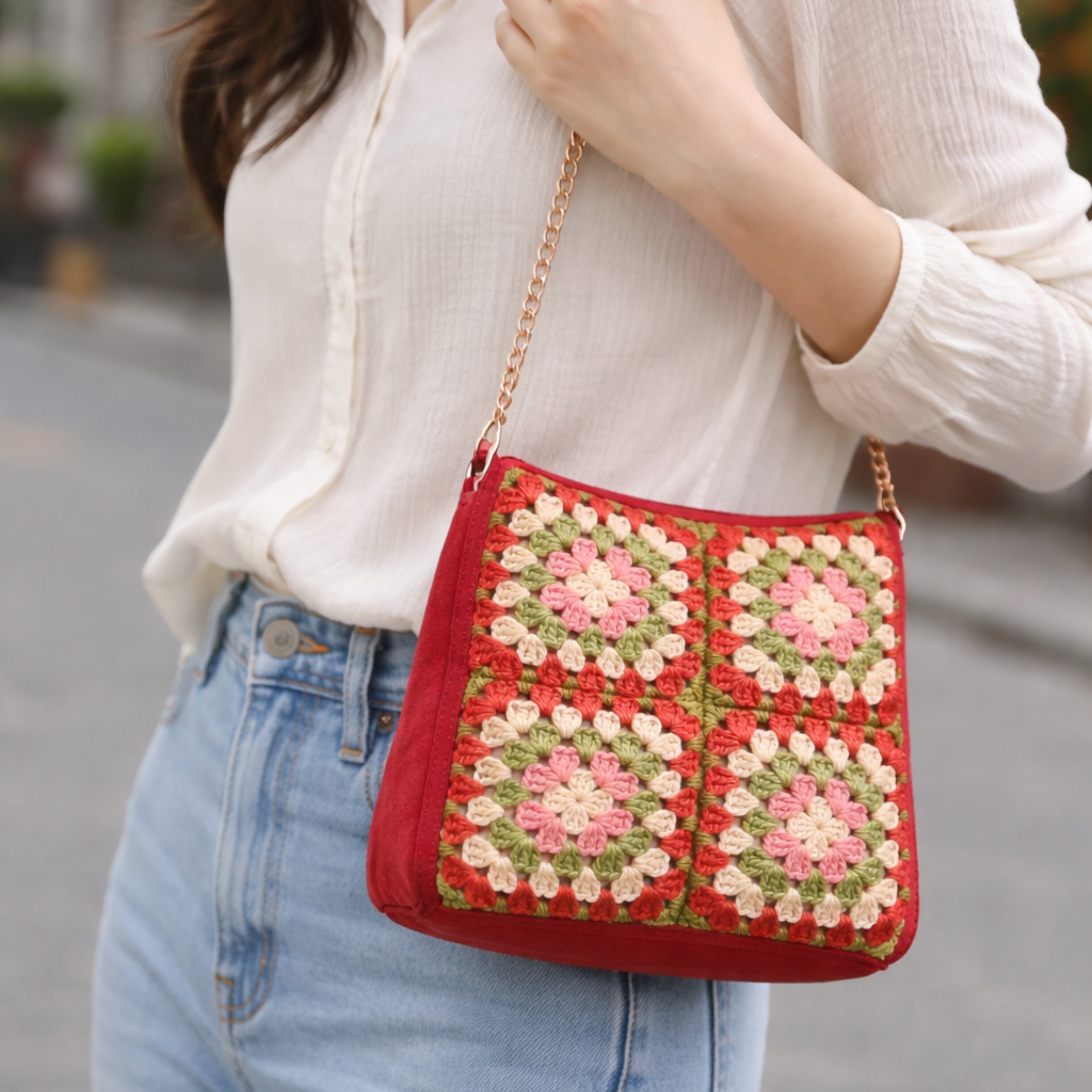 Hand Crochet Red Granny Square Crossbody Bag – Boho Chic Zippered Shoulder Bag with Silver Chain Strap – Multicolor Floral Vintage Style - Image 3