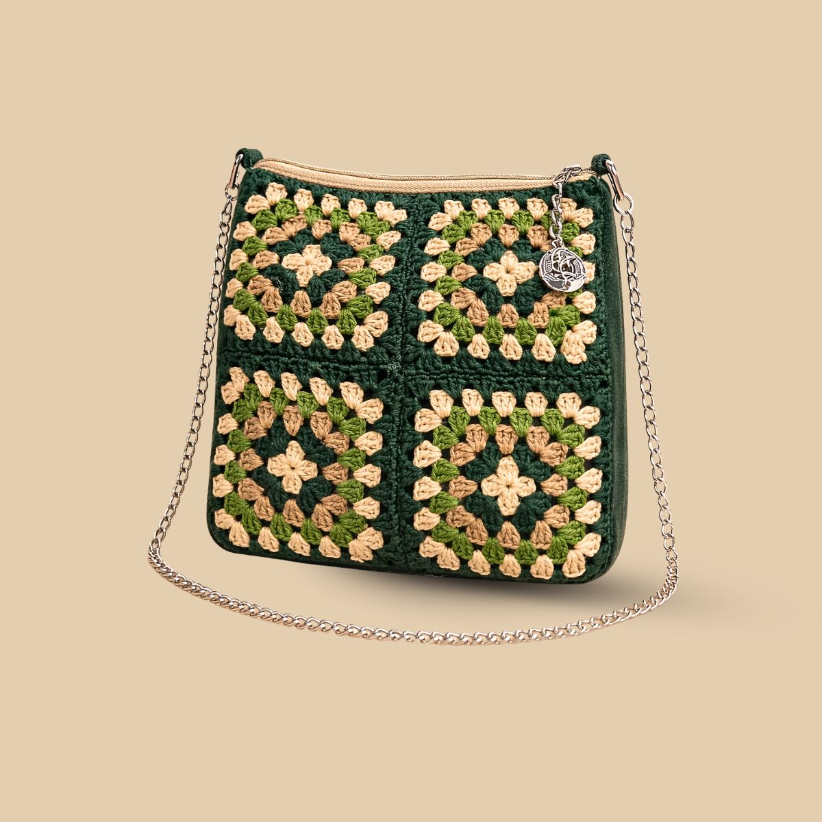 Hand Crochet Granny Square Crossbody Bag – Boho Chic Zippered Shoulder Bag with Silver Chain Strap – Multicolor Floral Vintage Style