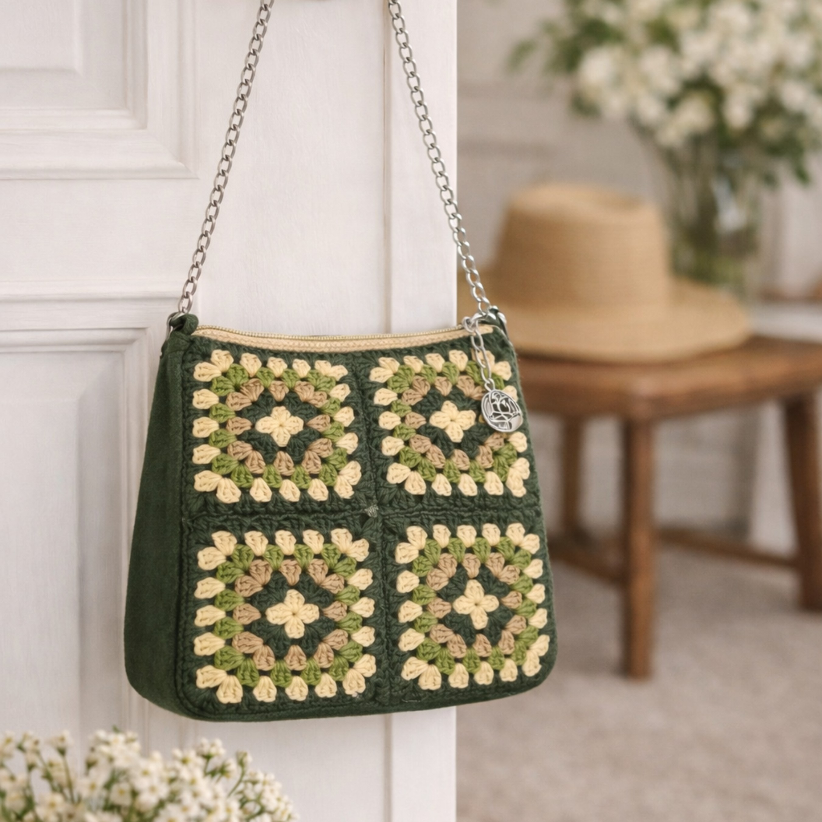 Hand Crochet Granny Square Crossbody Bag – Boho Chic Zippered Shoulder Bag with Silver Chain Strap – Multicolor Floral Vintage Style - Image 3